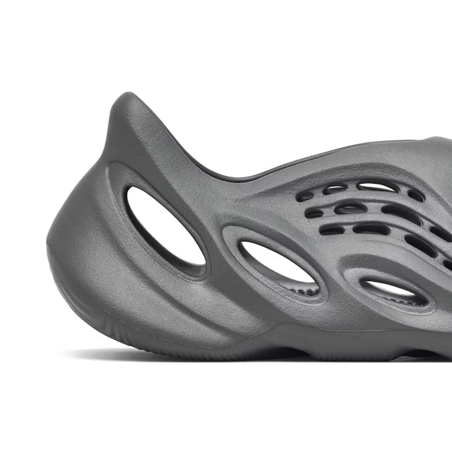 Yeezy Foam Runner 'Carbon'