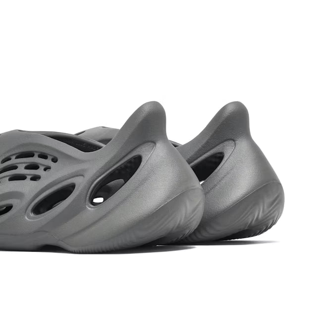 Yeezy Foam Runner 'Carbon'